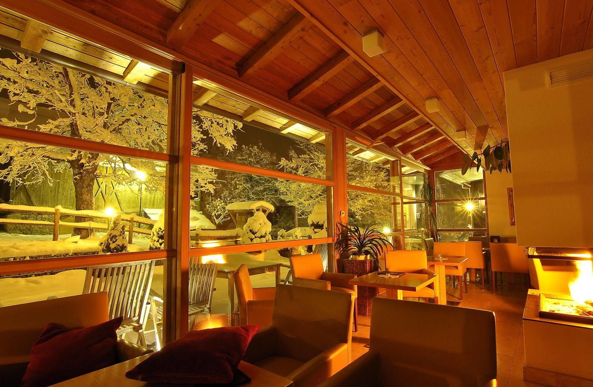 Hotel Monte Paraccia San Vigilio Di Marebbe Exterior photo